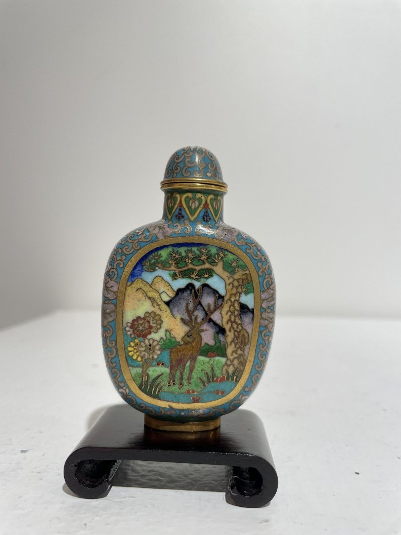 二十世紀 銅胎琺琅山水花卉鹿紋鼻煙壺 ⌈景泰藍⌋款 | A CLOISONNÉ 'DEER' SNUFF BOTTLE - 图11