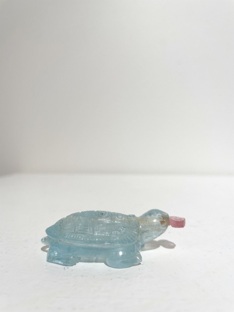 十九世紀 海藍寶烏龜鼻煙壺 | AN AQUAMARINE 'TORTOISE' SNUFF BOTTLE - 图2
