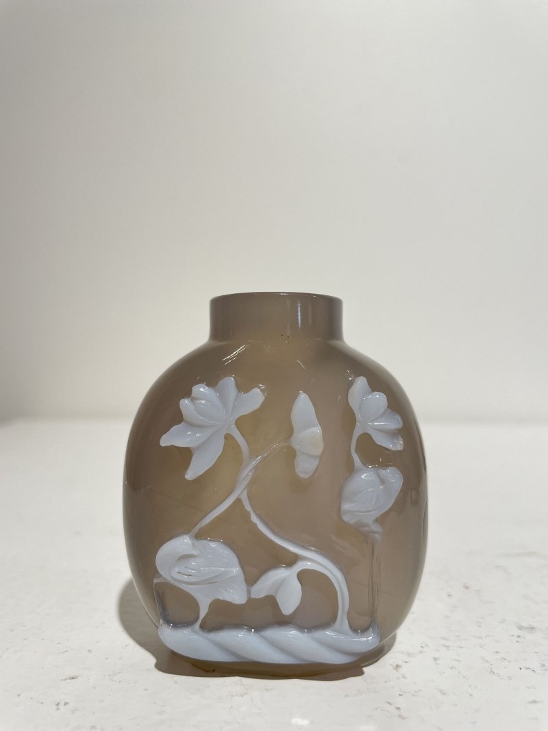 十九/二十世紀 瑪瑙巧雕一路連科紋、神獸紋鼻煙壺二件 | AN AGATE 'EGRET AND LOTUS' AND AN AGATE 'MYTHICAL BEAST' SNUFF BOTTLE - 图34
