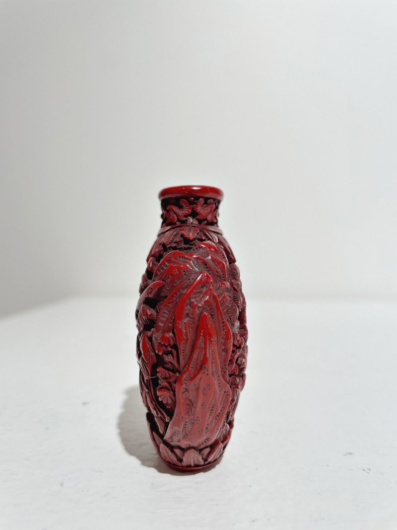 十九世紀 剔紅⌈掘地得金⌋鼻煙壺 | A CINNABAR LACQUER 'FIGURES' SNUFF BOTTLE - 图8