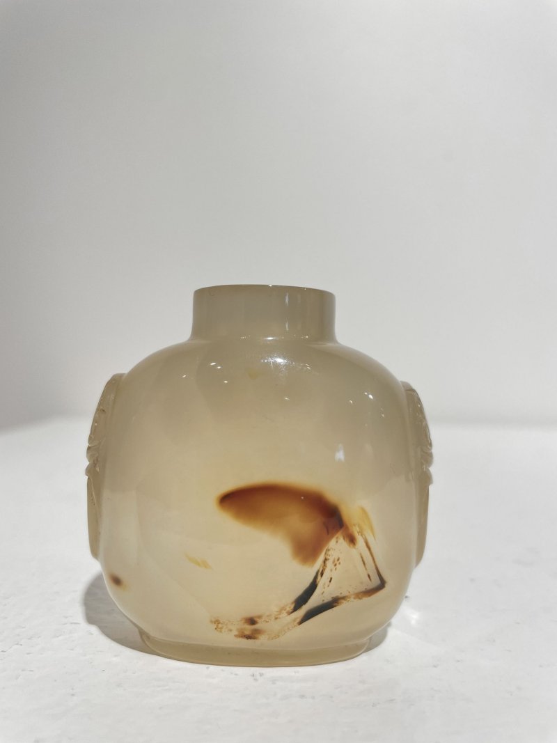 十九世紀 影瑪瑙蝶紋鼻煙壺 | A SHADOW AGATE 'BUTTERFLY' SNUFF BOTTLE - 图9