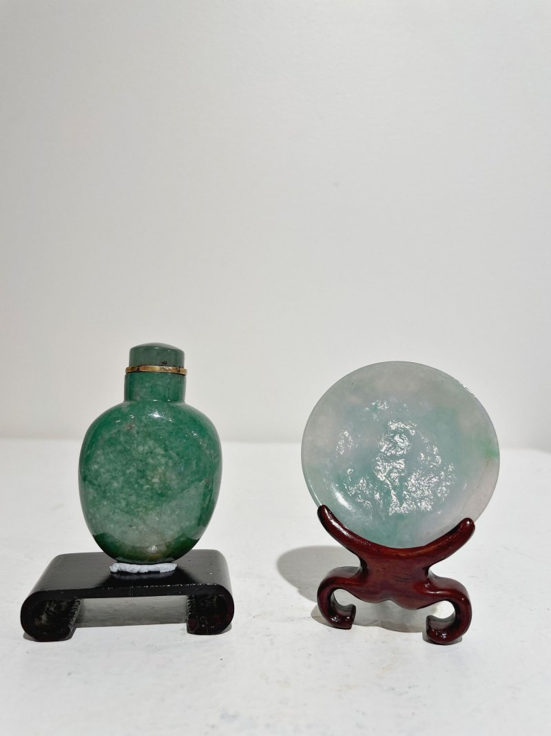 （壺）十九世紀 翡翠鼻煙壺及煙碟 | A GREEN JADEITE SNUFF BOTTLE AND A SNUFF DISH - 图28