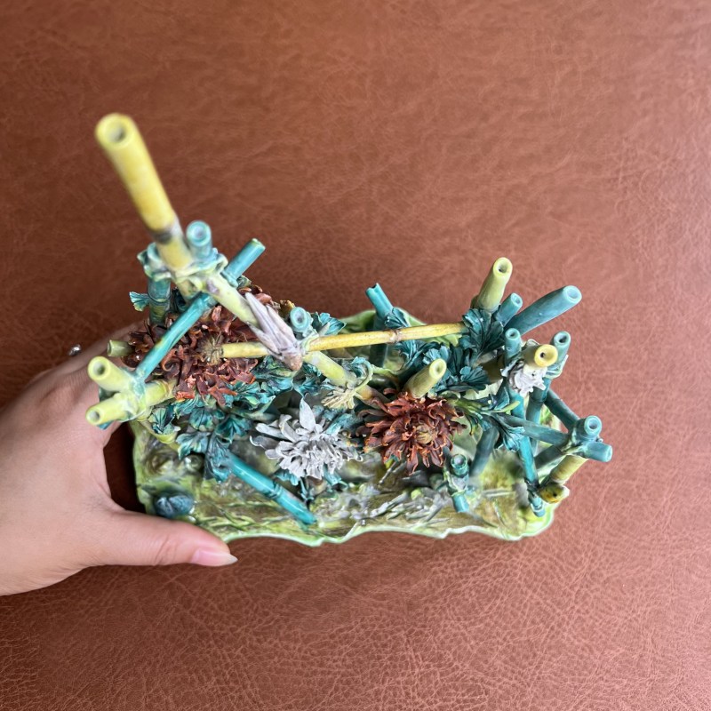 清 粉彩捏塑竹篱秋菊摆件 - 图6