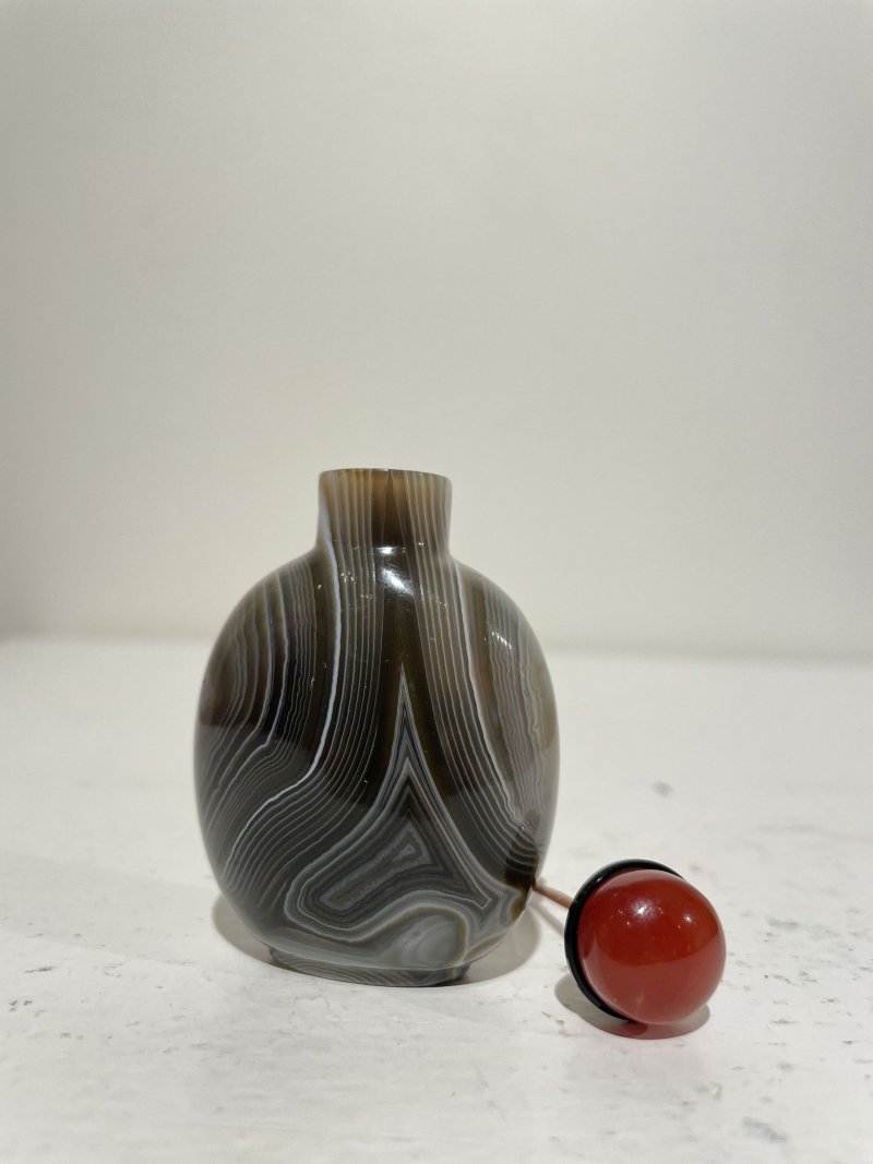 十九世紀 瑪瑙天然紋鼻煙壺二件 | TWO STRIATED AGATE SNUFF BOTTLES - 图28
