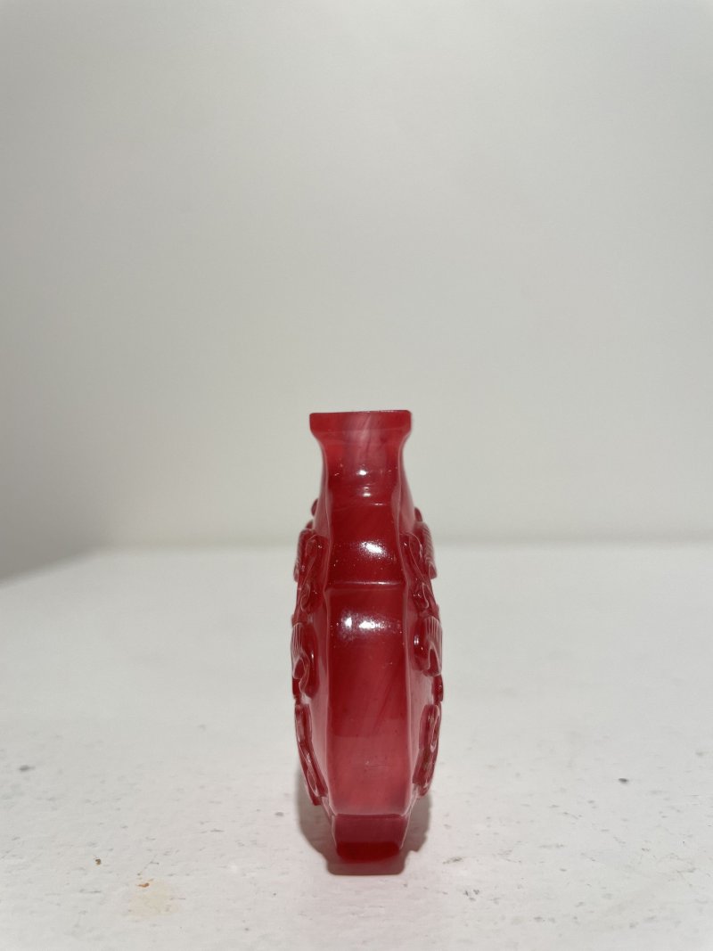 十九/二十世紀 綠色玻璃蓮花紋、粉色玻璃蓮花紋鼻煙壺二件 | A PINK 'FLORAL', AND A GREEN 'FLORAL' GLASS SNUFF BOTTLE - 图22