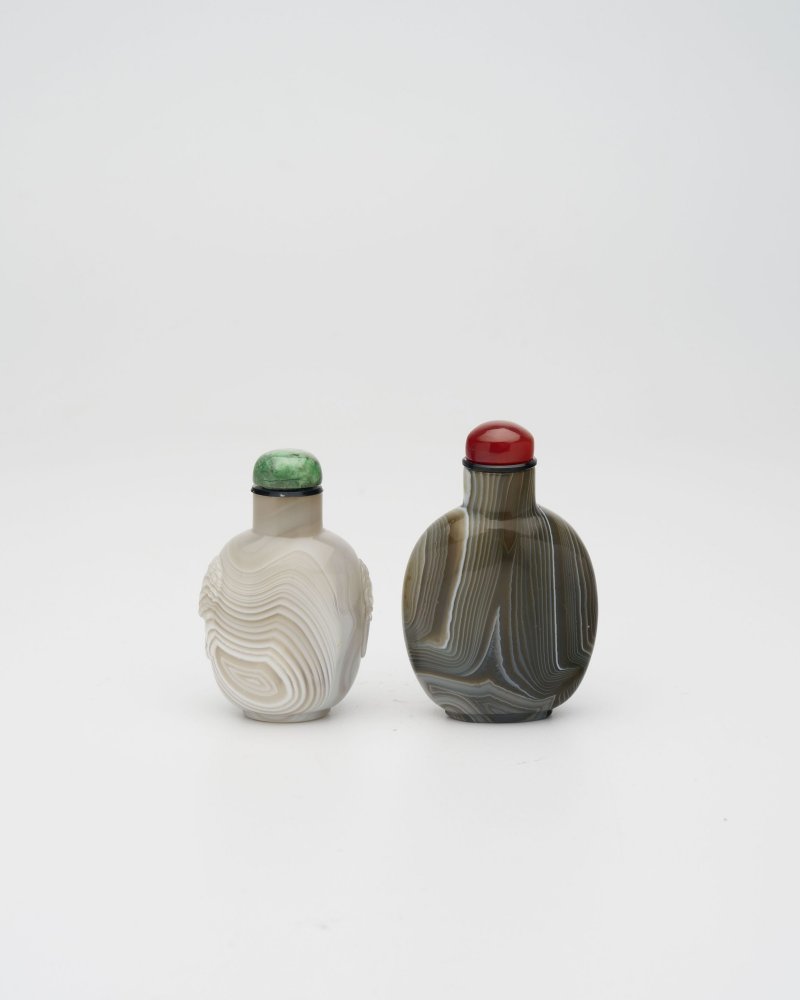 十九世紀 瑪瑙天然紋鼻煙壺二件 | TWO STRIATED AGATE SNUFF BOTTLES