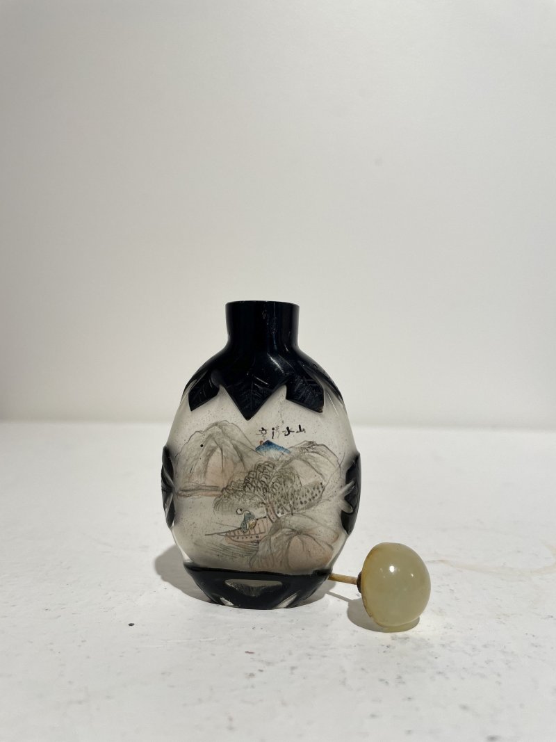 上世紀七、八十年代 玻璃内繪人物、山水鼻煙壺七件 其一⌈沙財⌋款 一九八零年、一九八七年作 | SEVEN INSIDE PAINTED SNUFF BOTTLES - 图9