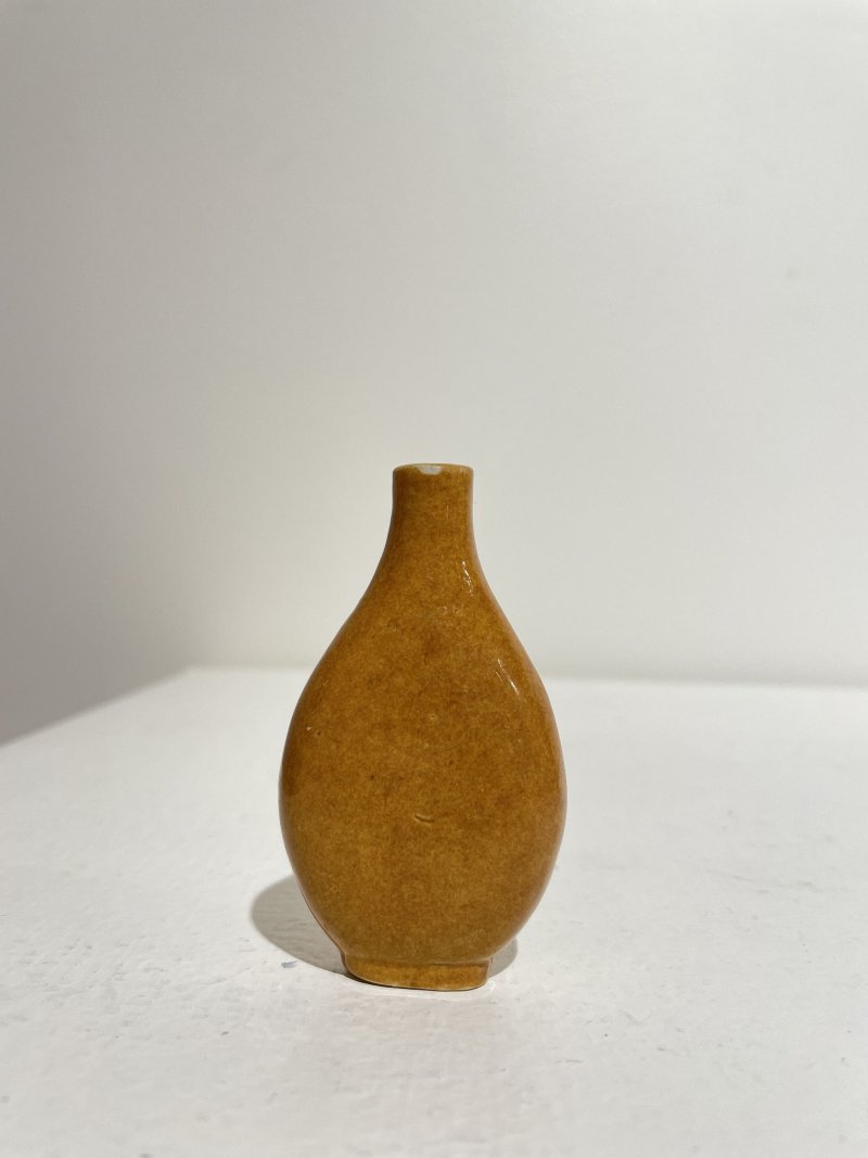 晚清至民國 瓷胎琥珀釉柳蔭兔紋鼻煙壺 | A MOULDED AND AMBER-GLAZED BISCUIT 'RABBIT' SNUFF BOTTLE - 图10