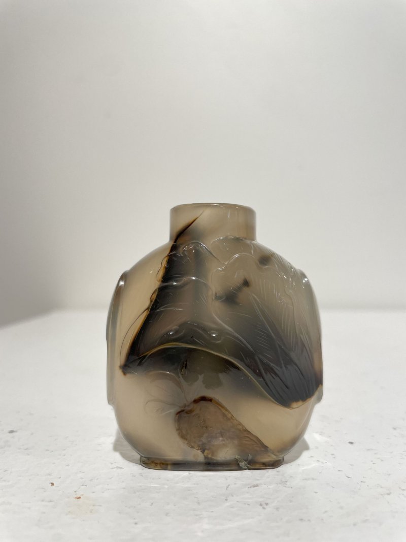 十九世紀 瑪瑙花鳥紋、蔬果紋鼻煙壺二件 | TWO SHADOW AGATE SNUFF BOTTLES - 图9