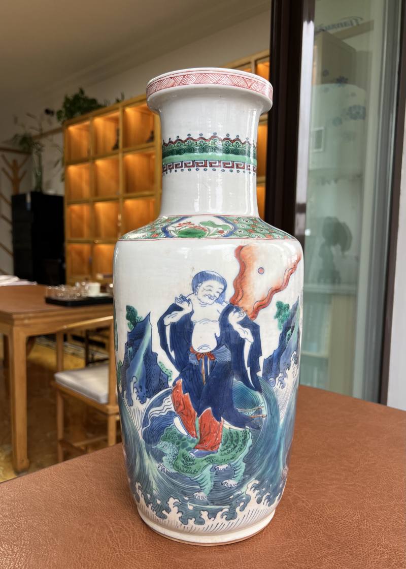 清康熙 斗彩刘海招财图棒槌瓶 - 图5