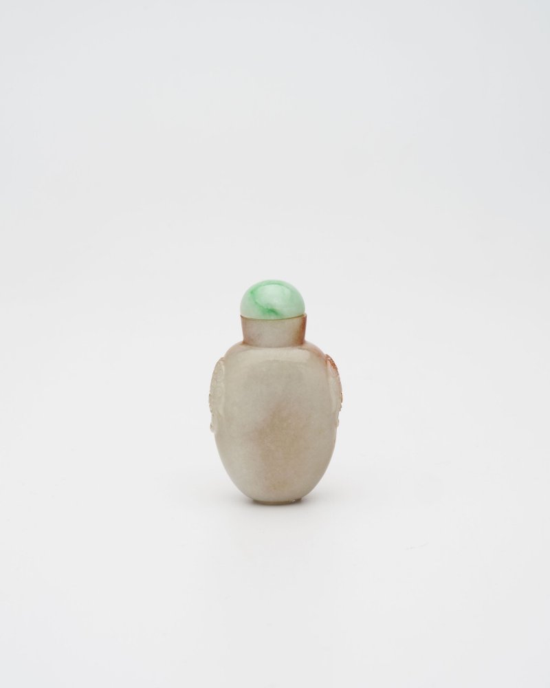 晚清 雙色翡翠鼻煙壺、翡翠蓋 | A RUSSET AND GREENISH WHITE JADEITE SNUFF BOTTLE - 图5