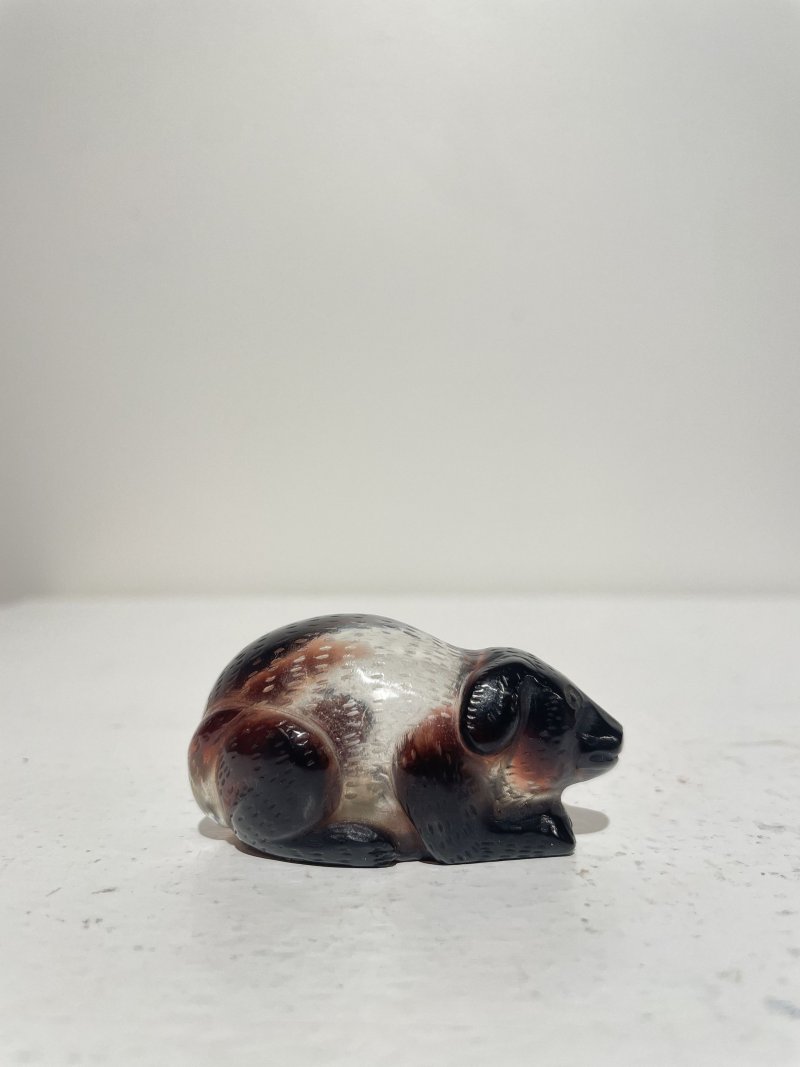 十九世紀 玻璃「猴」、「犬」、「羊」鼻煙壺三件 | THREE BI-COLOUR GLASS 'ZODIAC ANIMALS' SNUFF BOTTLES - 图11