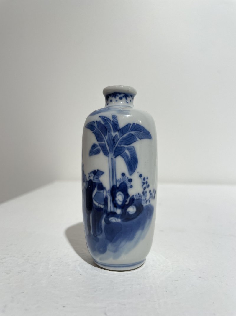 晚清至民國 青花釉裏紅蓮紋、青花人物紋鼻煙壺二件 | AN UNDERGLAZE-BLUE AND COPPER-RED 'LOTUS', AND A BLUE AND WHITE 'FIGURES' SNUFF BOTTLE - 图24