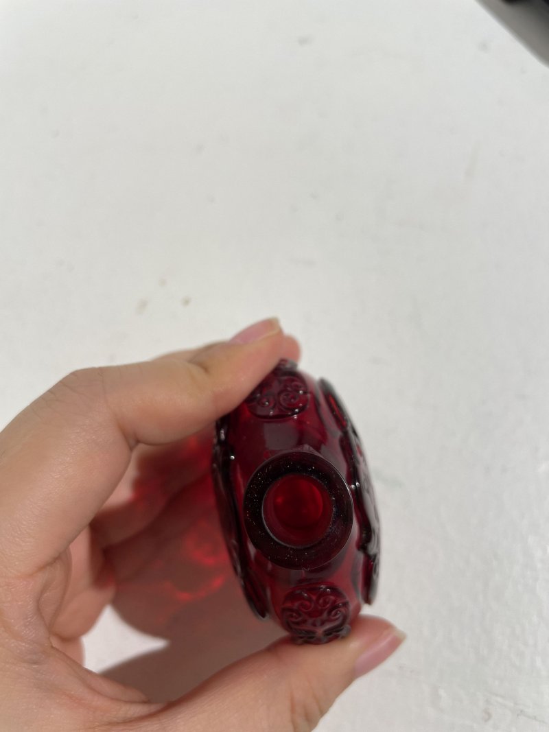 十九世紀 寶石紅玻璃龍鳳紋鼻煙壺 ⌈乾隆⌋刻款 | A RUBY-RED GLASS 'DRAGON AND PHOENIX' SNUFF BOTTLE - 图12