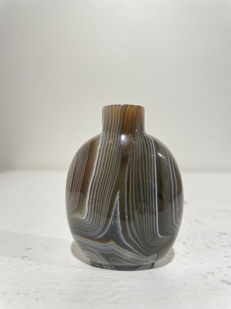 十九世紀 瑪瑙天然紋鼻煙壺二件 | TWO STRIATED AGATE SNUFF BOTTLES - 图7