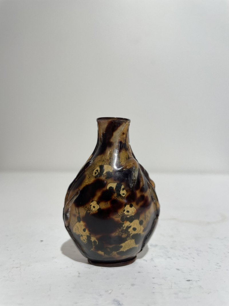 二十世紀中期 玳瑁内繪熊貓紋鼻煙壺 | AN INSIDE PAINTED TORTOISESHELL 'PANDA' SNUFF BOTTLE - 图24