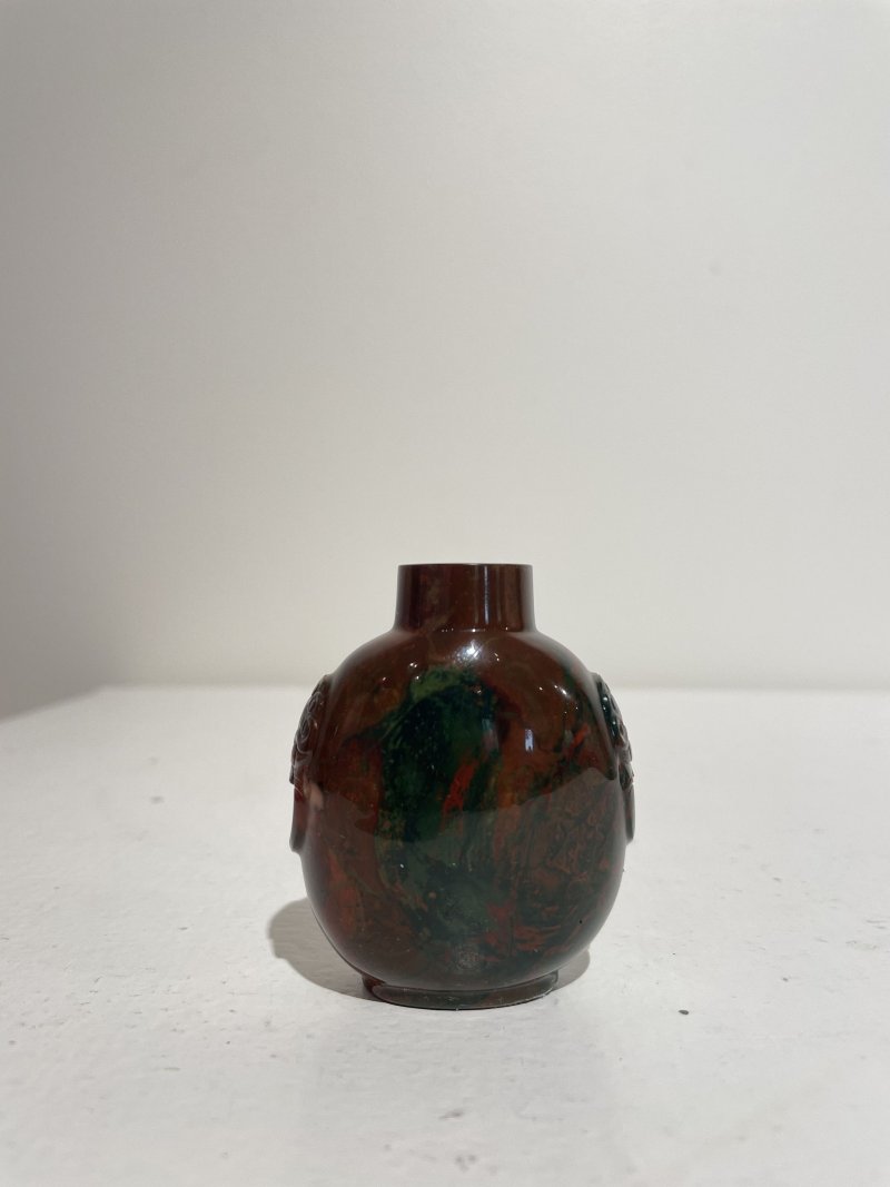 十九/二十世紀 碧石光素、瑪瑙光素鼻煙壺二件 | A JASPER AND AN AGATE SNUFF BOTTLE - 图13