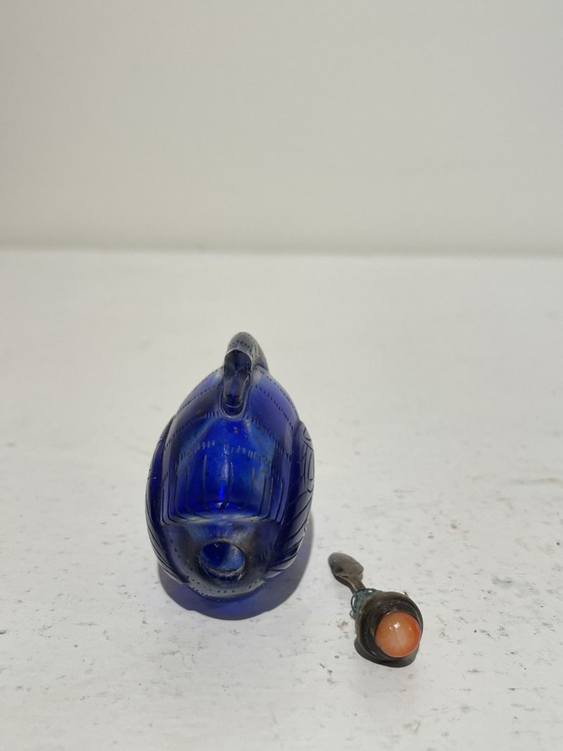 十九/二十世紀 玻璃「鵝」、「蛙」、「蟾蜍」鼻煙壺三件 | THREE GLASS SNUFF BOTTLES - 图32