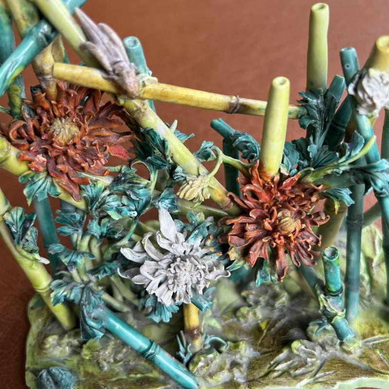 清 粉彩捏塑竹篱秋菊摆件 - 图9