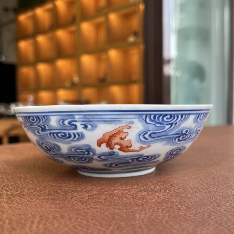 清光绪 “清华珍品”款青花矾红洪福齐天纹碗 - 图2