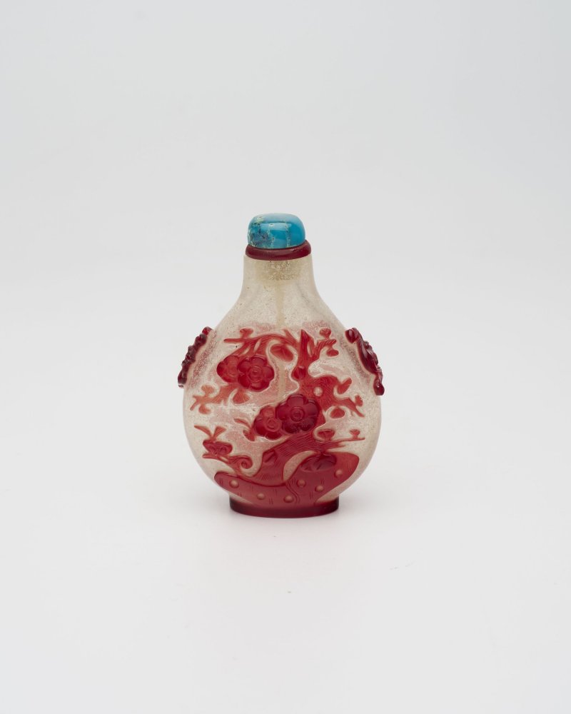 十九世紀 霏雪地套紅玻璃梅樹紋鼻煙壺 | A RED OVERLAY GLASS 'PRUNUS TREE' SNUFF BOTTLE - 图12