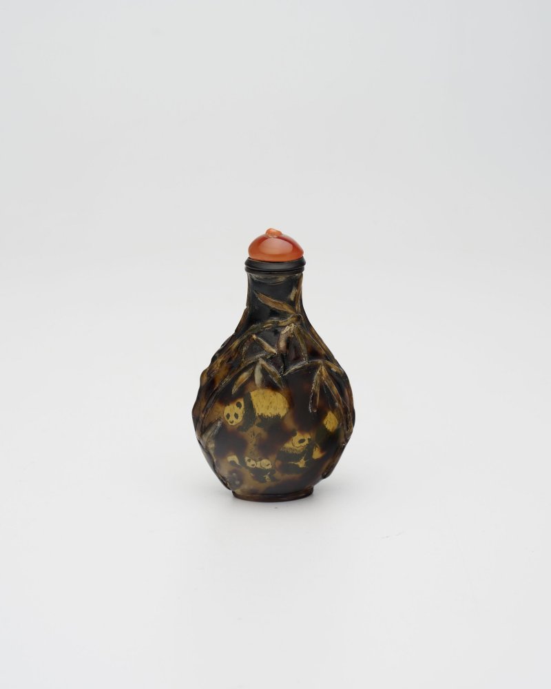 二十世紀中期 玳瑁内繪熊貓紋鼻煙壺 | AN INSIDE PAINTED TORTOISESHELL 'PANDA' SNUFF BOTTLE