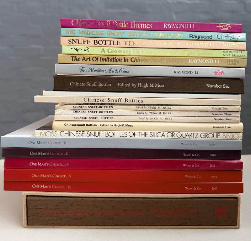 此拍品恕不設退款。 | A QUANTITY OF CHINESE SNUFF BOTTLE CATALOGUES AND REFERENCE BOOKS - 图6