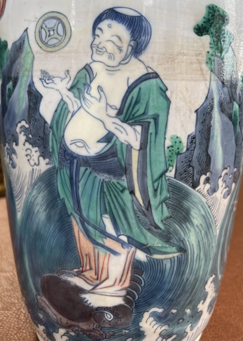 清康熙 斗彩刘海招财图棒槌瓶 - 图8