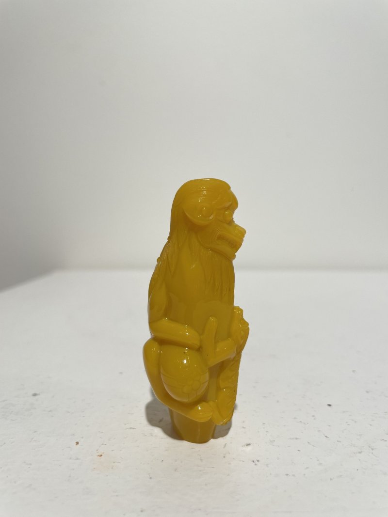 民國 雞油黃玻璃蓮瓣紋、「代代封侯」鼻煙壺二件及鼻煙碟二件 | TWO YELLOW GLASS SNUFF BOTTLES AND TWO SNUFF DISHES - 图8
