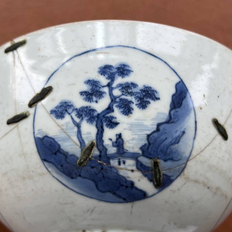 清顺治 “冶园雅制”款暗刻缠枝花开光青花山水人物诗文碗 - 图12