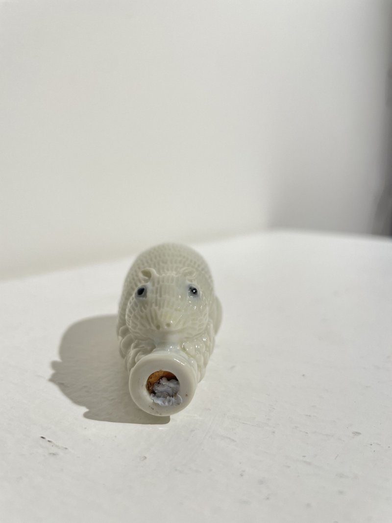 約一八五零年間 白釉模印⌈松鼠葡萄⌋鼻煙壺 | A MOULDED WHITE-GLAZED 'SQUIRREL AND GRAPES' SNUFF BOTTLE - 图20