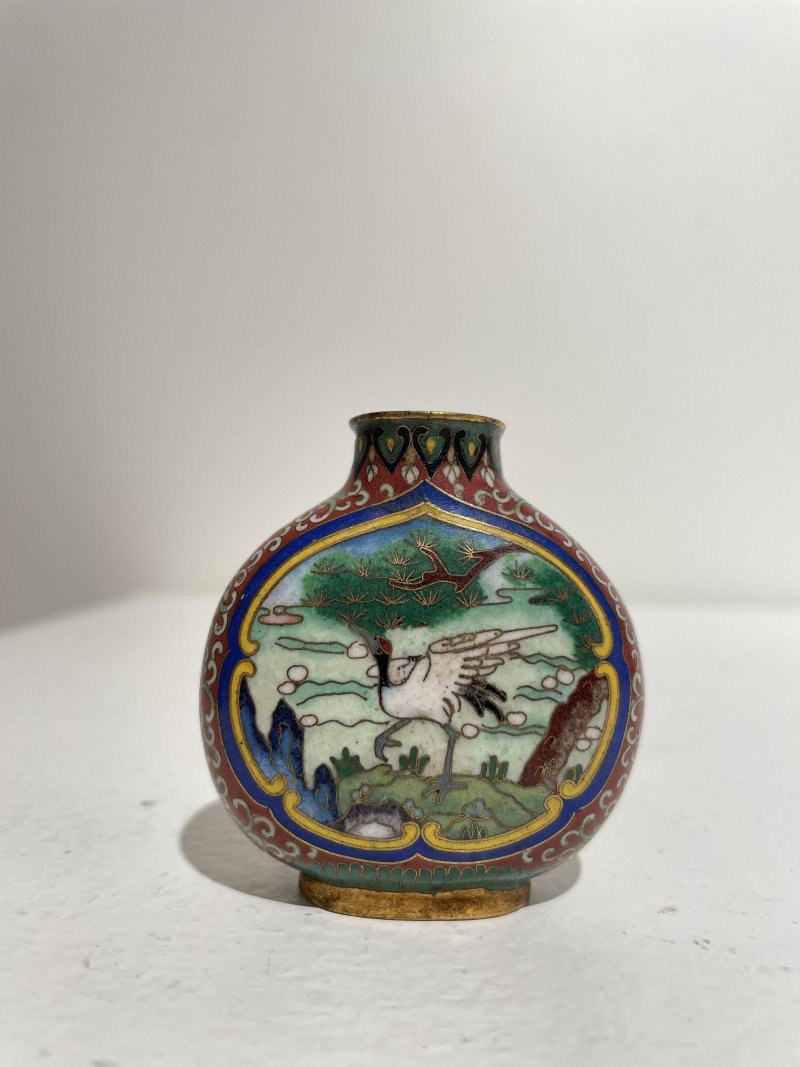 二十世紀 銅胎琺琅⌈松鶴延年⌋、⌈雙兔⌋鼻煙壺二件 | TWO CLOISONNÉ SNUFF BOTTLES - 图16