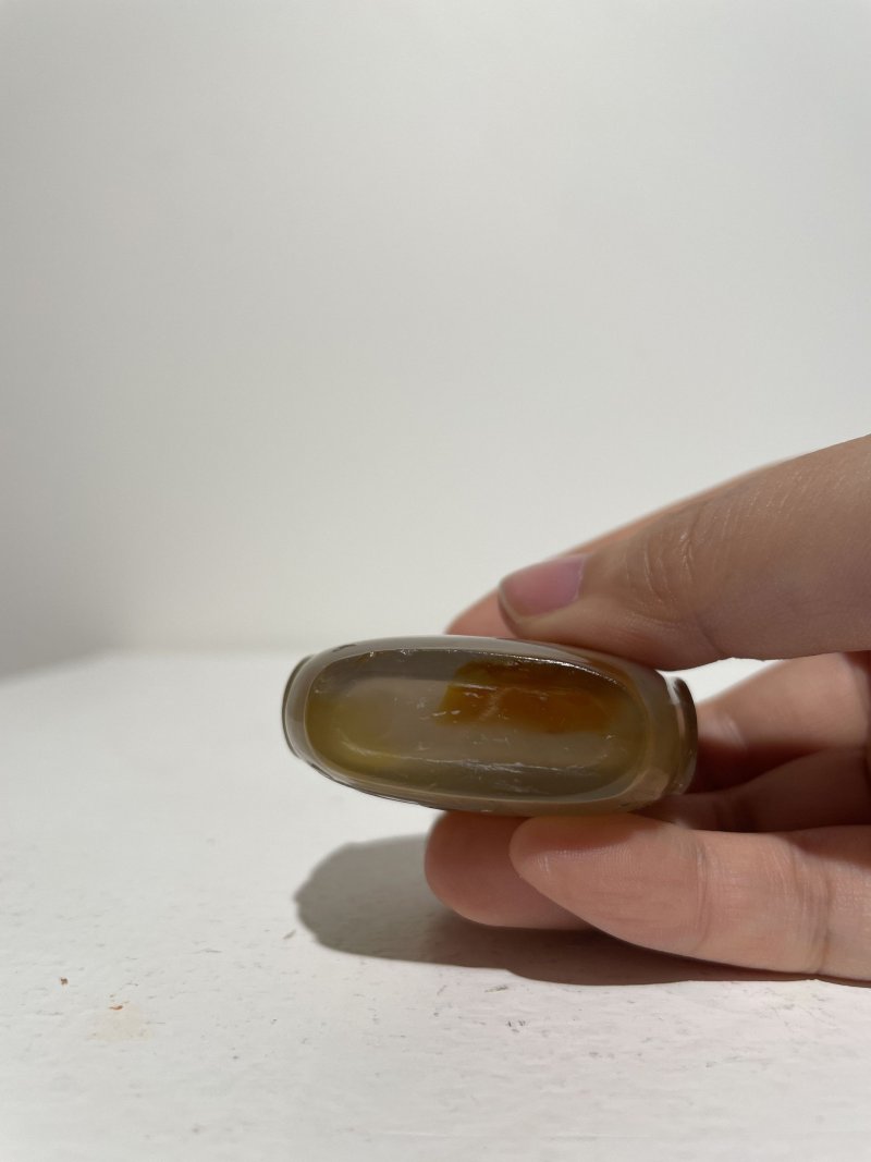 十九世紀 瑪瑙花鳥紋、蔬果紋鼻煙壺二件 | TWO SHADOW AGATE SNUFF BOTTLES - 图35
