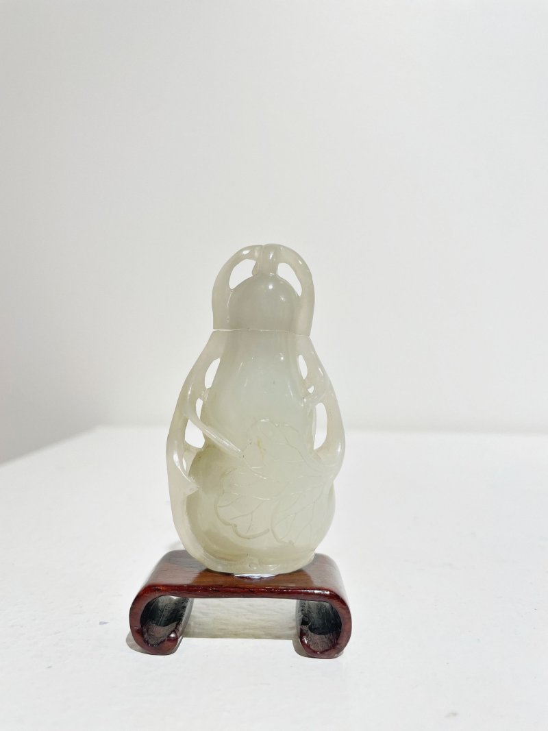 十九世紀 白玉葫蘆形鼻煙壺 | A WHITE JADE 'DOUBLE GOURD' SNUFF BOTTLE - 图11