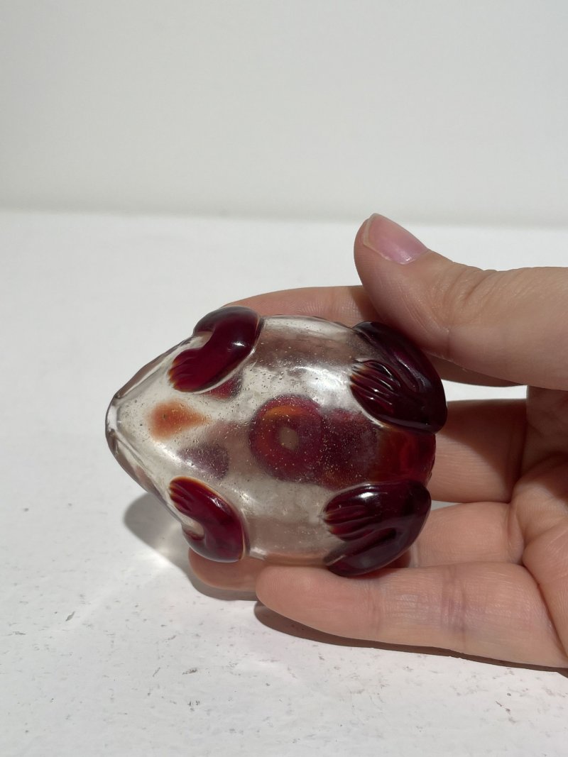 十九/二十世紀 玻璃「鵝」、「蛙」、「蟾蜍」鼻煙壺三件 | THREE GLASS SNUFF BOTTLES - 图33