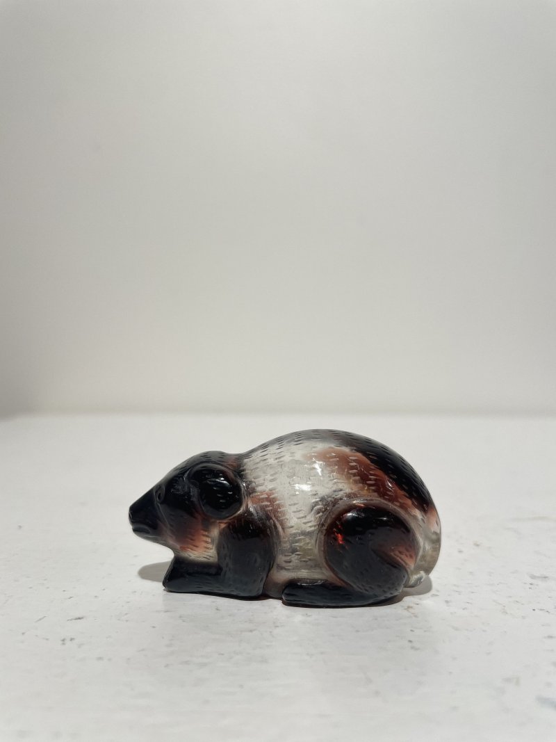 十九世紀 玻璃「猴」、「犬」、「羊」鼻煙壺三件 | THREE BI-COLOUR GLASS 'ZODIAC ANIMALS' SNUFF BOTTLES - 图13