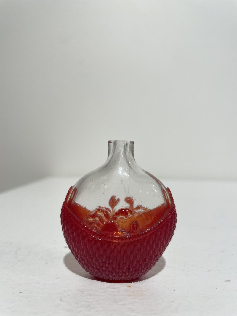 十九/二十世紀 透明地套紅玻璃簍蟹紋鼻煙壺 | A RED OVERLAY GLASS 'CRAB AND BASKET' SNUFF BOTTLE - 图7