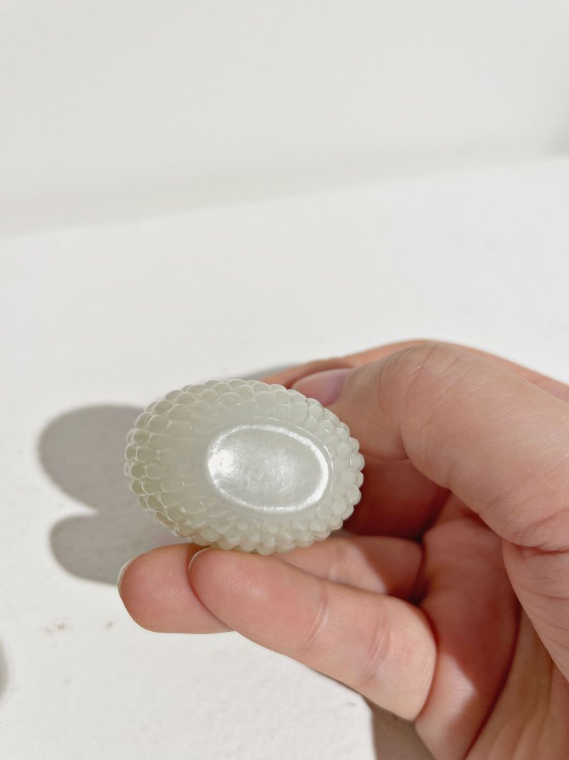 十八/十九世紀 白玉竹簍紋鼻煙壺、翡翠蓋 | A WHITE JADE 'WOVEN BASKET' SNUFF BOTTLE - 图10