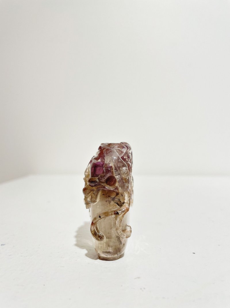 十九世紀 紫水晶⌈松鼠葡萄⌋鼻煙壺、紫水晶⌈松鼠⌋蓋 | AN AMETHYST 'SQUIRREL AND GRAPES' SNUFF BOTTLE - 图11