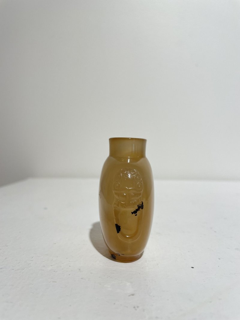 十九世紀 影瑪瑙⌈松鼠葡萄⌋鼻煙壺 | A SHADOW AGATE 'SQUIRREL AND GRAPES' SNUFF BOTTLE - 图7