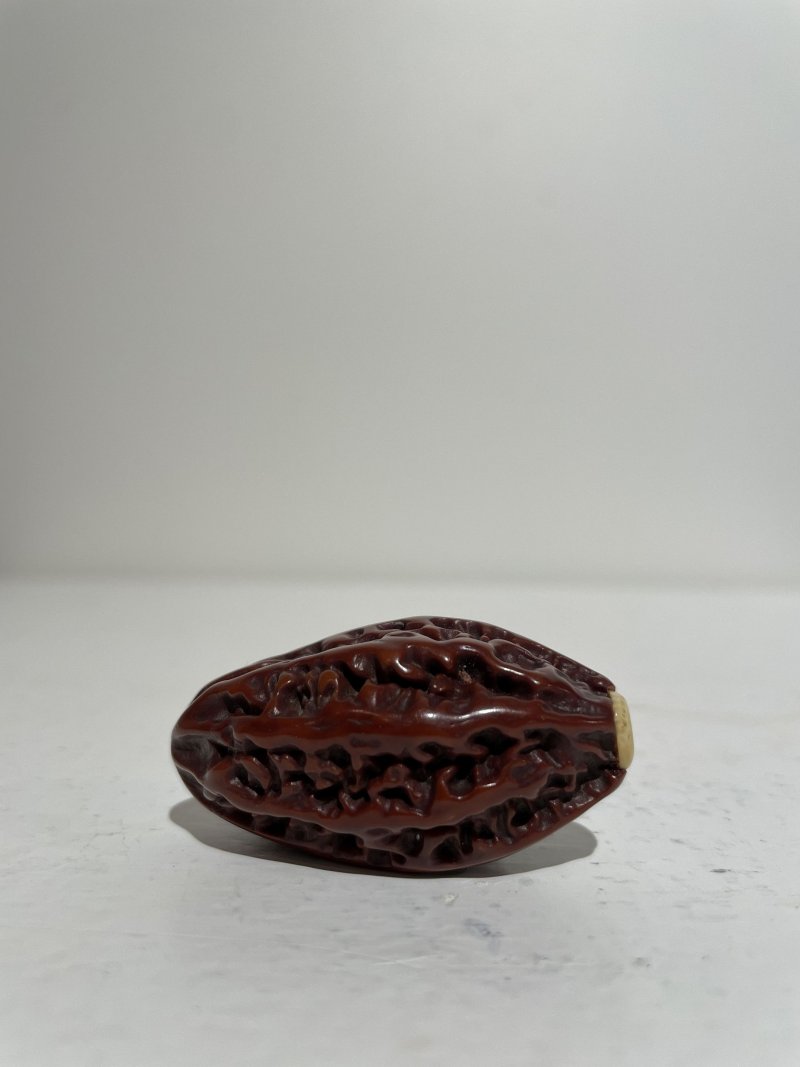 十九世紀 根珀、核桃鼻煙壺二件 | A ROOT AMBER AND A LACQUERED WALNUT SNUFF BOTTLE - 图21