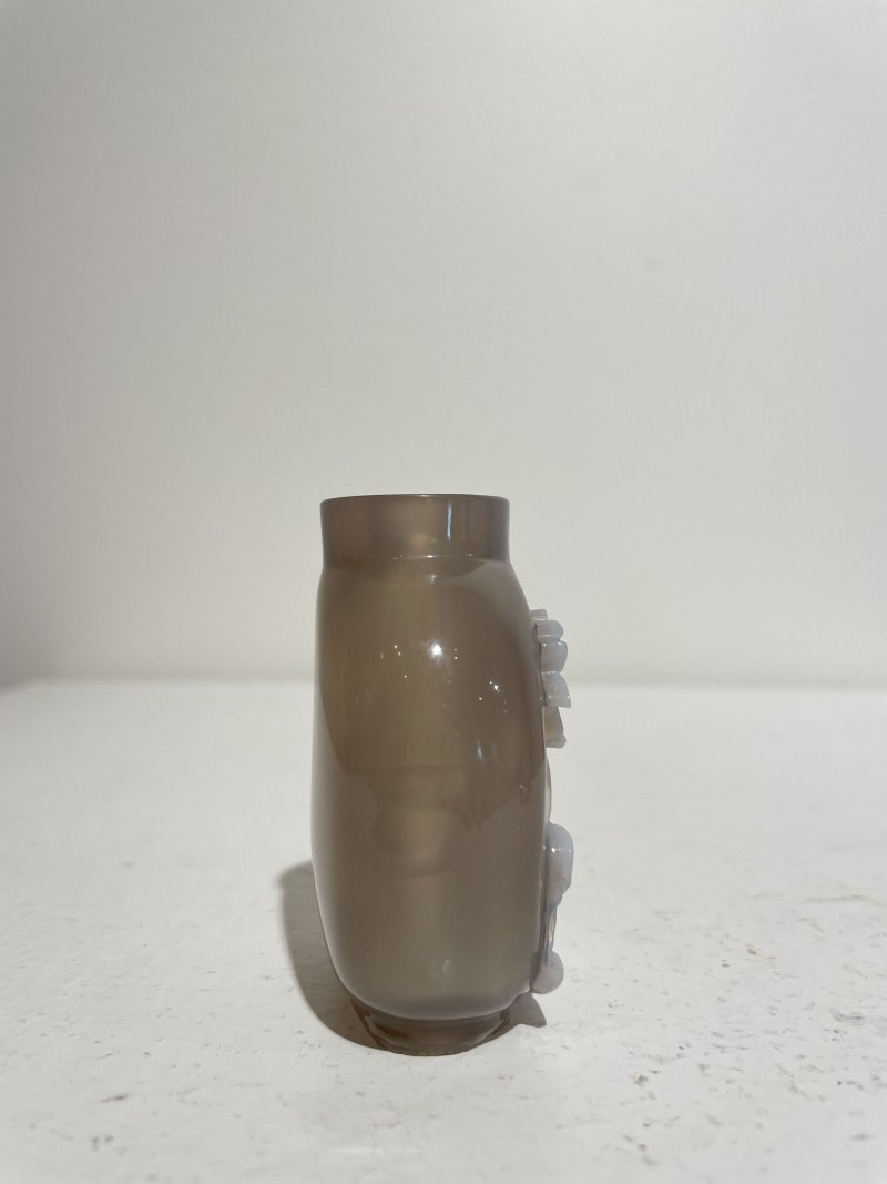 十九/二十世紀 瑪瑙巧雕一路連科紋、神獸紋鼻煙壺二件 | AN AGATE 'EGRET AND LOTUS' AND AN AGATE 'MYTHICAL BEAST' SNUFF BOTTLE - 图13