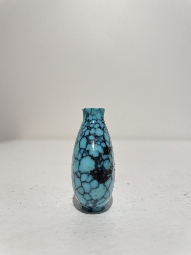 十九/二十世紀 抱子石、綠松石、水晶鼻煙壺三件 | A PUDDINGSTONE, A TURQUOISE, AND A ROCK CRYSTAL SNUFF BOTTLE - 图35