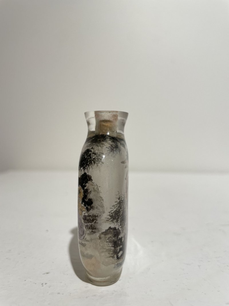 一九八三年 玻璃内畫⌈嬰戯琢釘•稚子垂釣⌋鼻煙壺 | AN INSIDE PAINTED GLASS 'CHILDREN' SNUFF BOTTLE - 图5