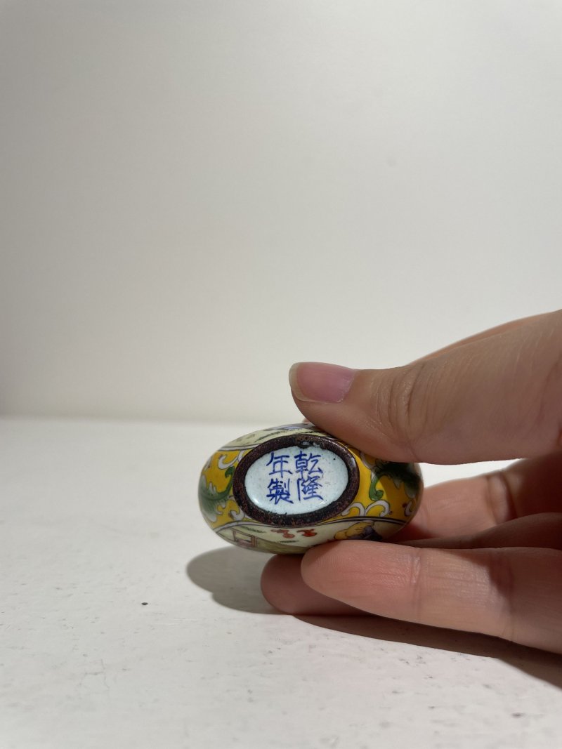 傳承： | TWO PAINTED ENAMEL, TWO CLOISONNÉ, AND A FAMILLE ROSE SNUFF BOTTLE - 图64