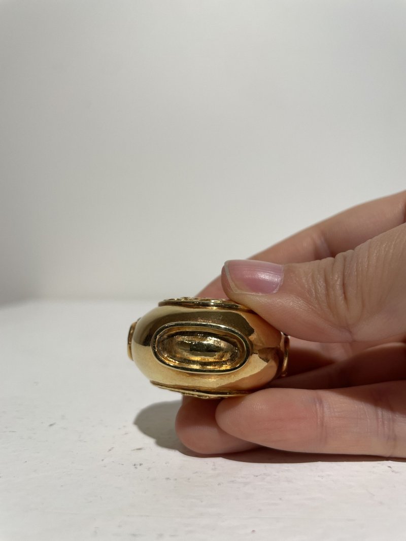 二十世紀 鑄金開光人物花卉紋鼻煙壺 | A GOLD 'PEONY AND LANDSCAPE' SNUFF BOTTLE - 图13