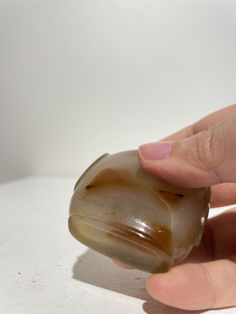 十九世紀 瑪瑙花鳥紋、蔬果紋鼻煙壺二件 | TWO SHADOW AGATE SNUFF BOTTLES - 图13