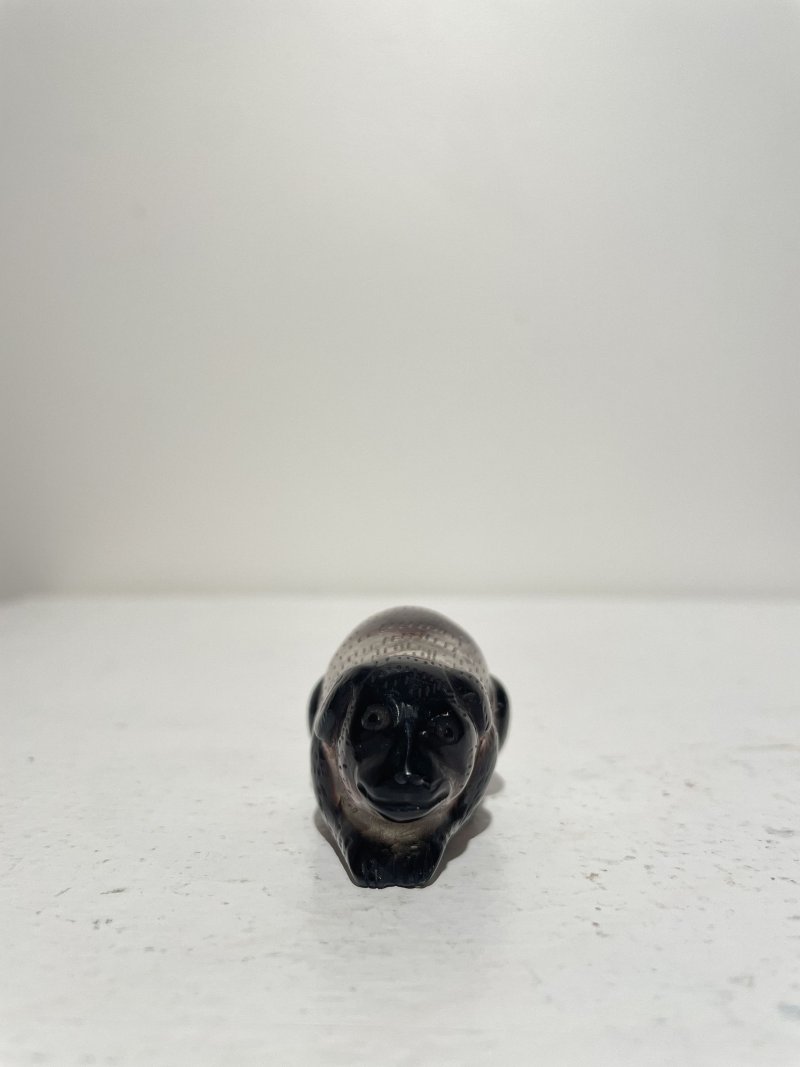 十九世紀 玻璃「猴」、「犬」、「羊」鼻煙壺三件 | THREE BI-COLOUR GLASS 'ZODIAC ANIMALS' SNUFF BOTTLES - 图38