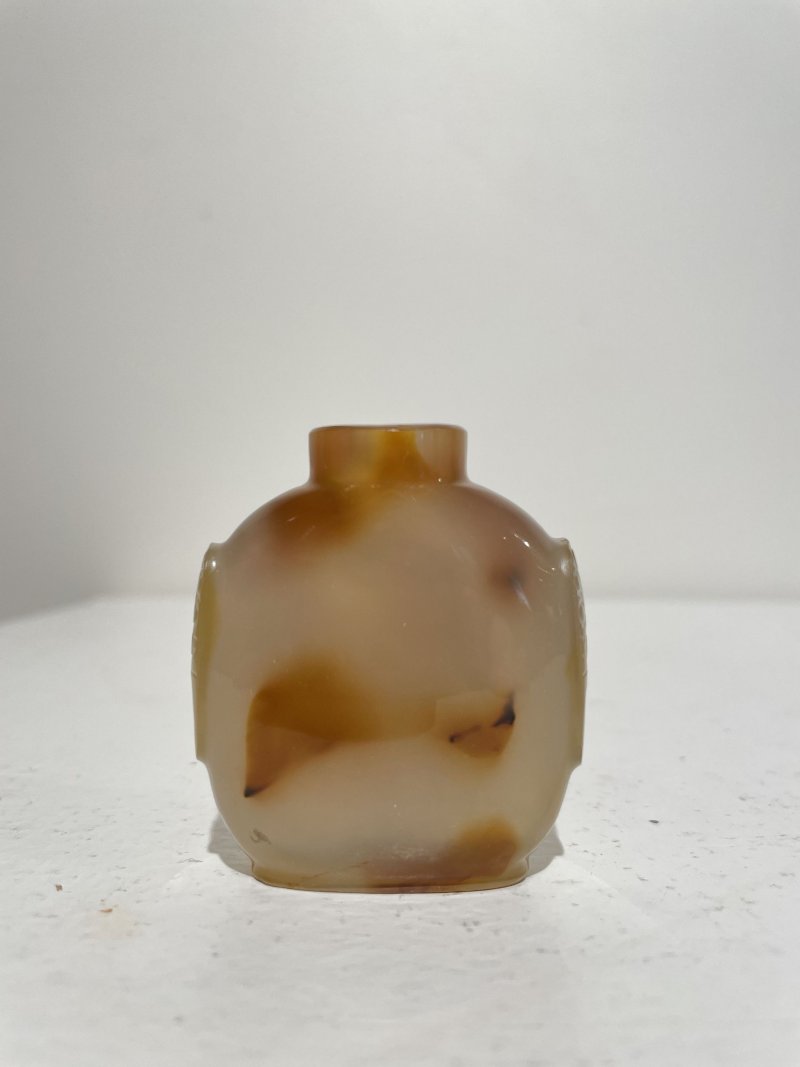 十九世紀 瑪瑙花鳥紋、蔬果紋鼻煙壺二件 | TWO SHADOW AGATE SNUFF BOTTLES - 图38