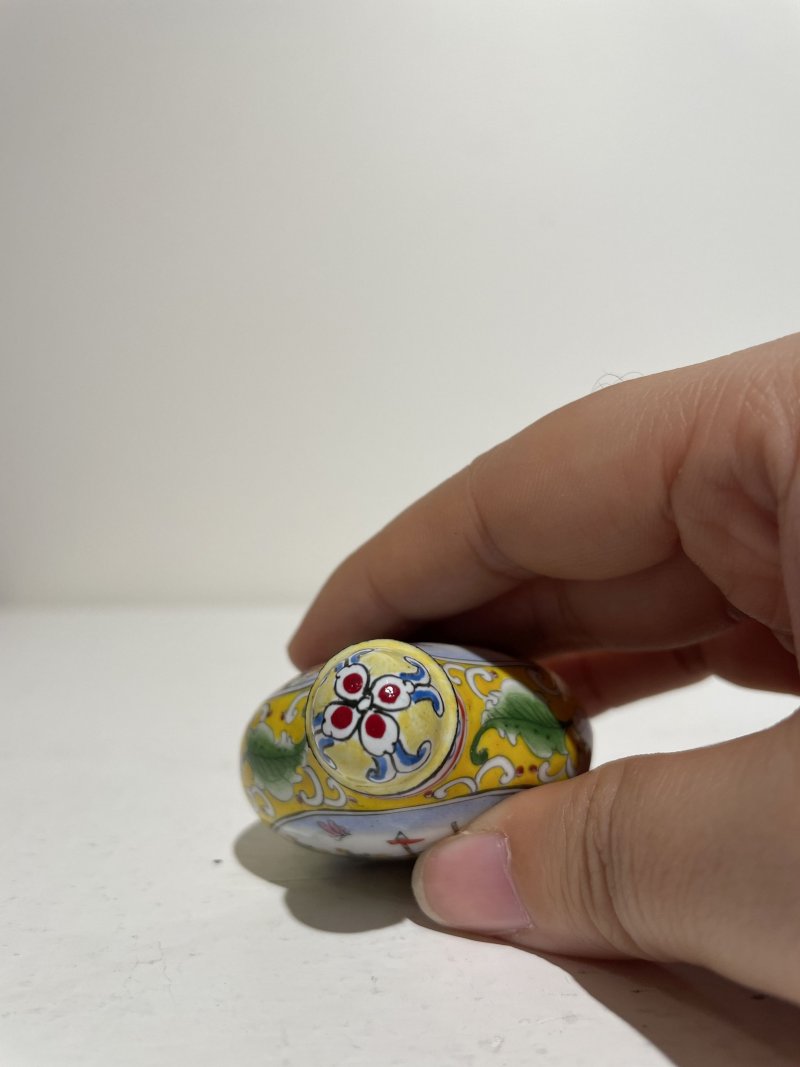 傳承： | TWO PAINTED ENAMEL, TWO CLOISONNÉ, AND A FAMILLE ROSE SNUFF BOTTLE - 图65